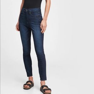 True Skinny Gap Jeans in Dark Wash